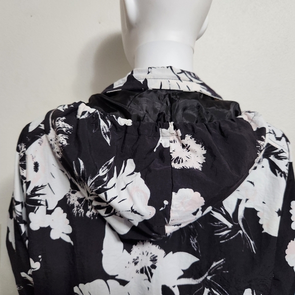 Ashley by 26 International Utility Jacket Floral White & Black Size large - Picture 7 of 16